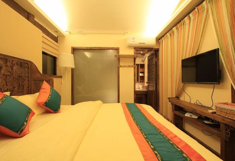 فندق Village Green Inn