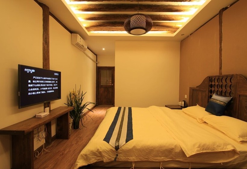 فندق Village Green Inn