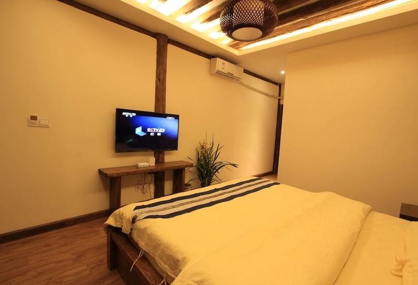 فندق Village Green Inn