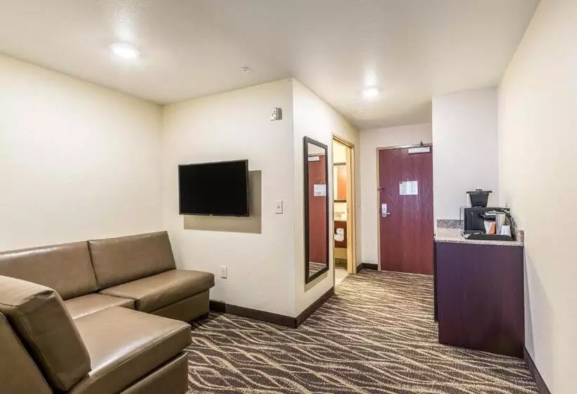 Cobblestone Hotel & Suites Hartford