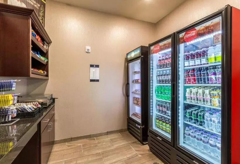 Cobblestone Hotel & Suites Hartford