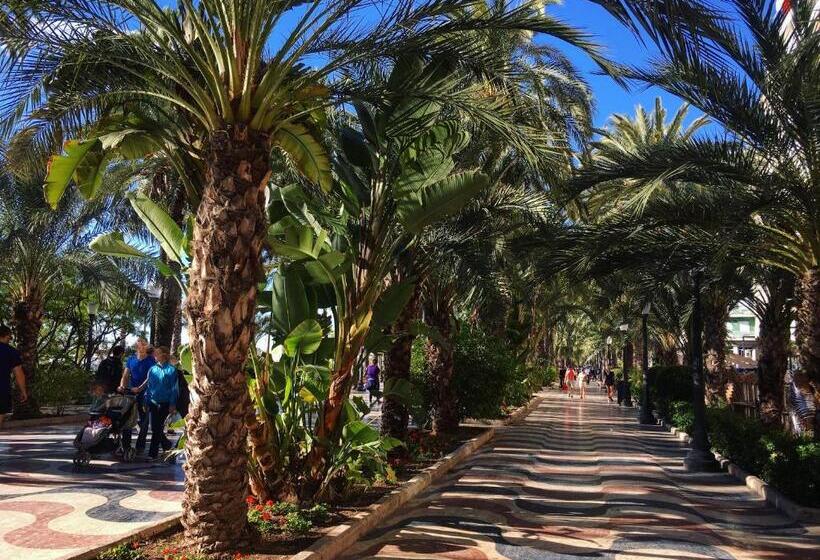 هتل Guesthouse Central