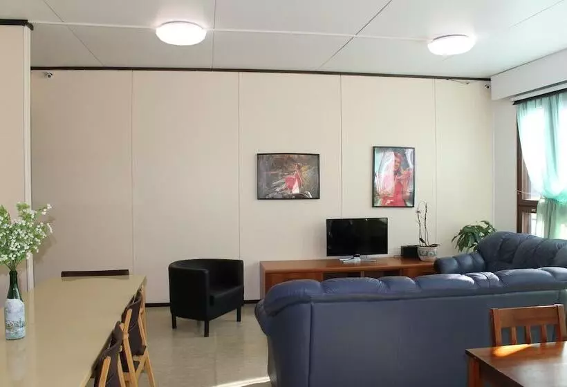 Hotelli Guesthouse  Kuin Kotonaan