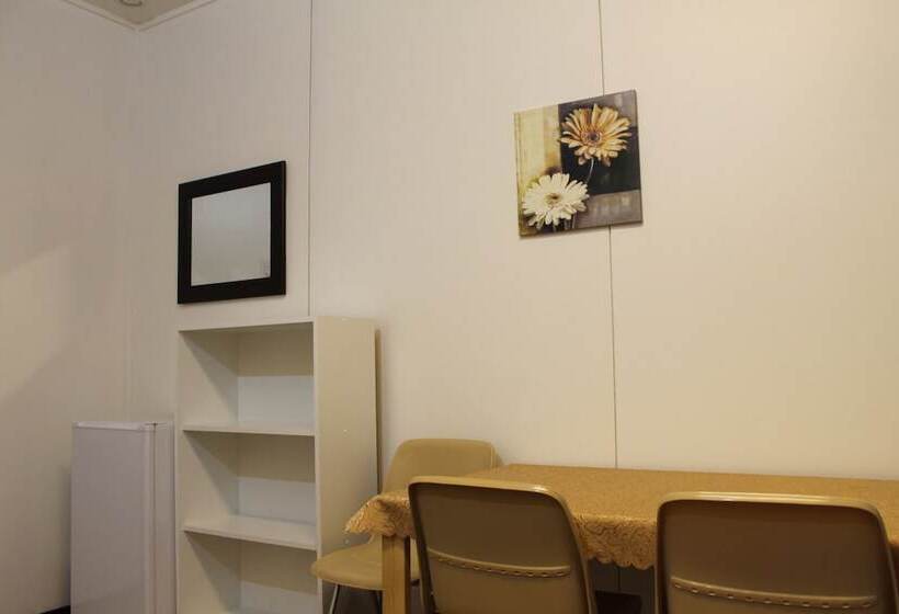 هتل Guesthouse  Kuin Kotonaan