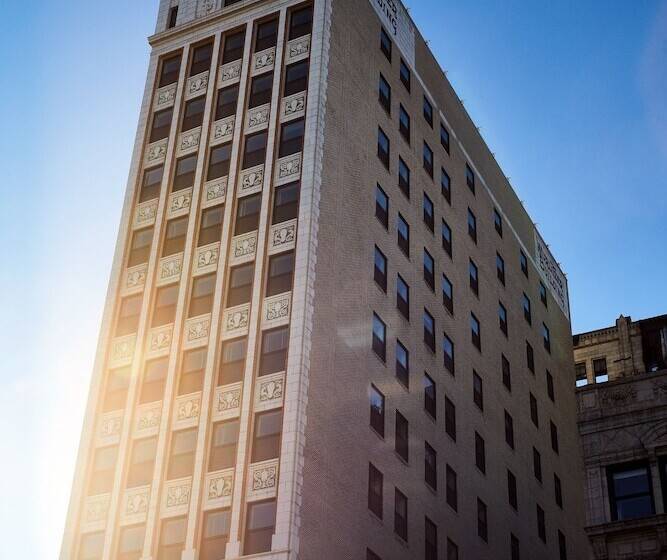 The Siren Hotel, An Ash