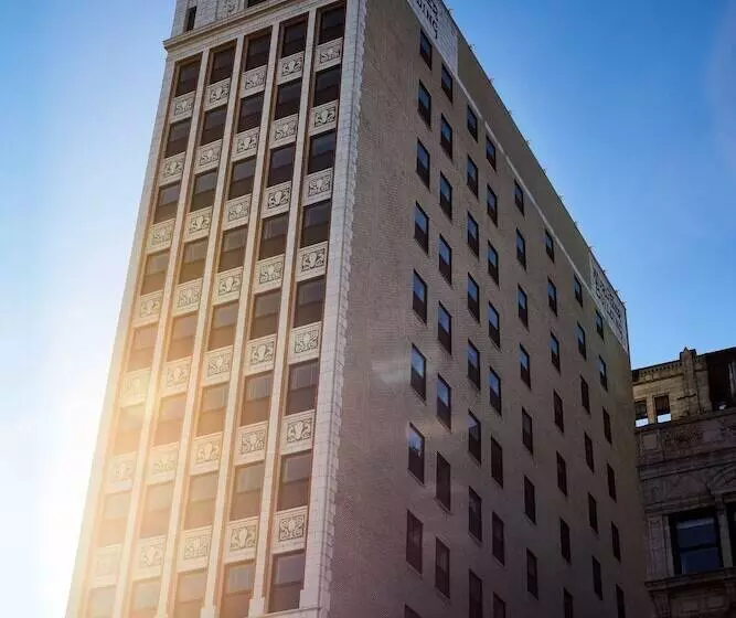 The Siren Hotel, An Ash