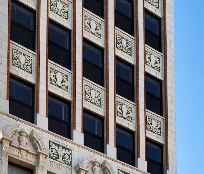 The Siren Hotel, An Ash