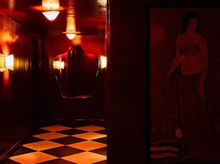 The Siren Hotel, An Ash