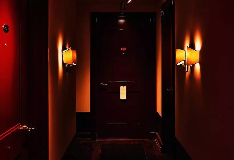 The Siren Hotel, An Ash