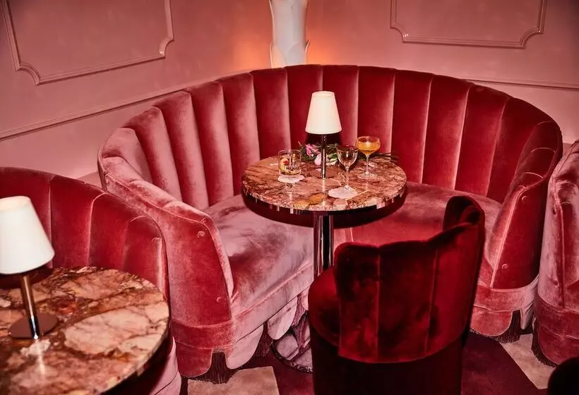 The Siren Hotel, An Ash