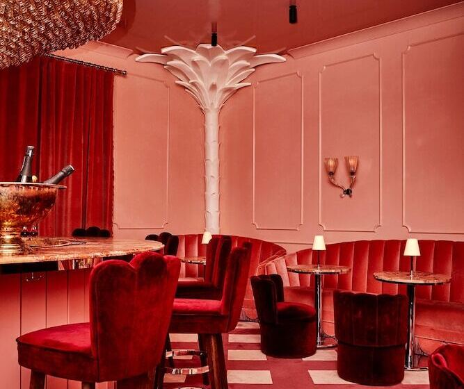 The Siren Hotel, An Ash