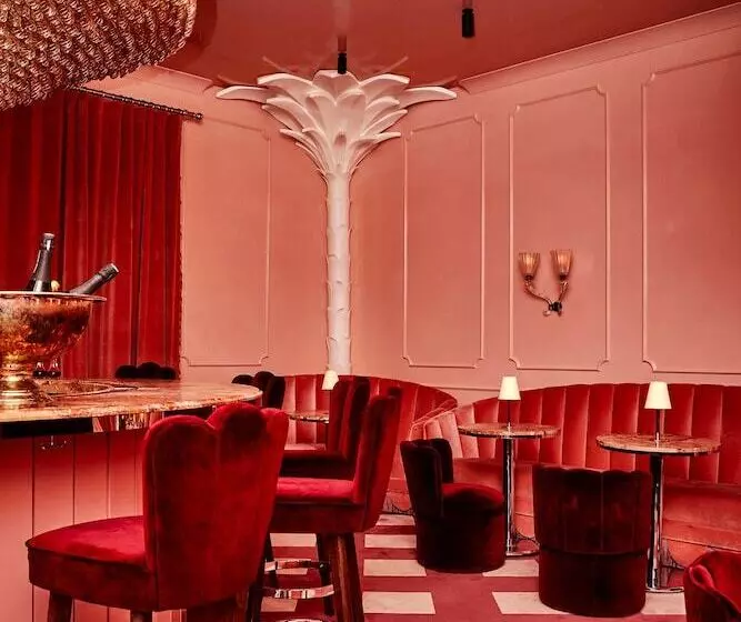 The Siren Hotel, An Ash