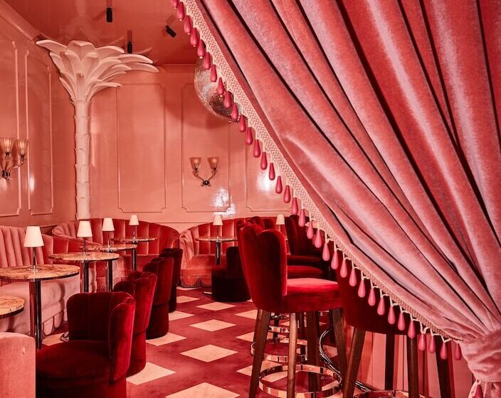 The Siren Hotel, An Ash