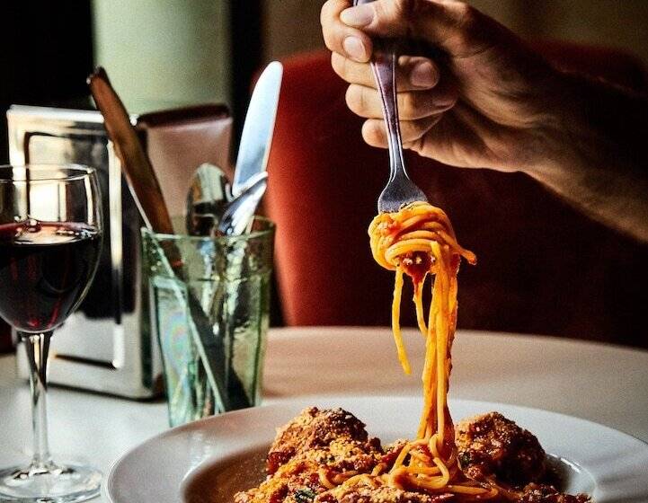 The Siren Hotel, An Ash