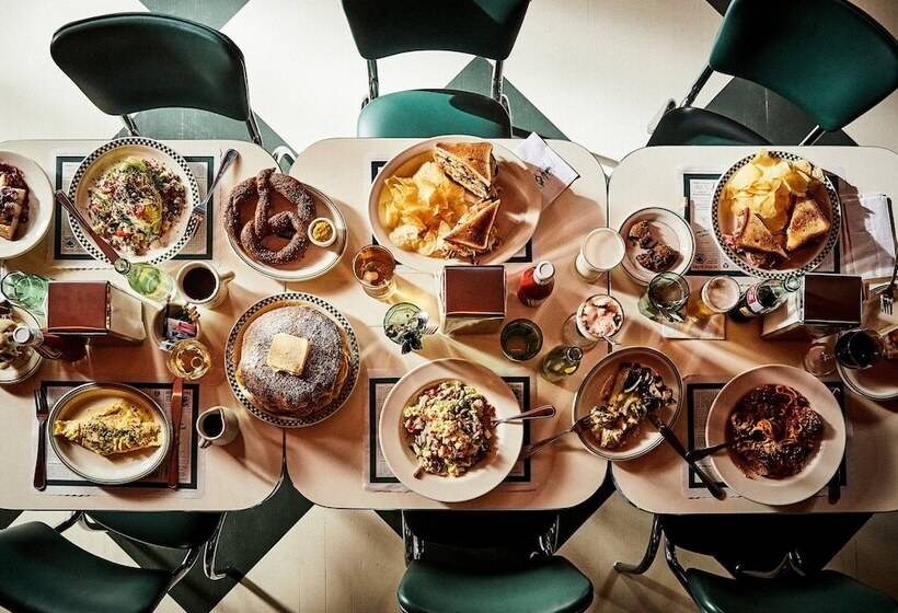 The Siren Hotel, An Ash