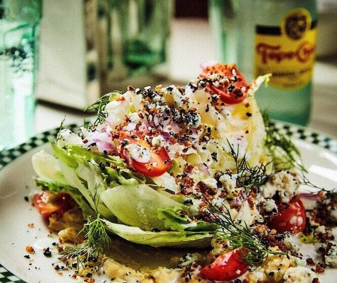 The Siren Hotel, An Ash