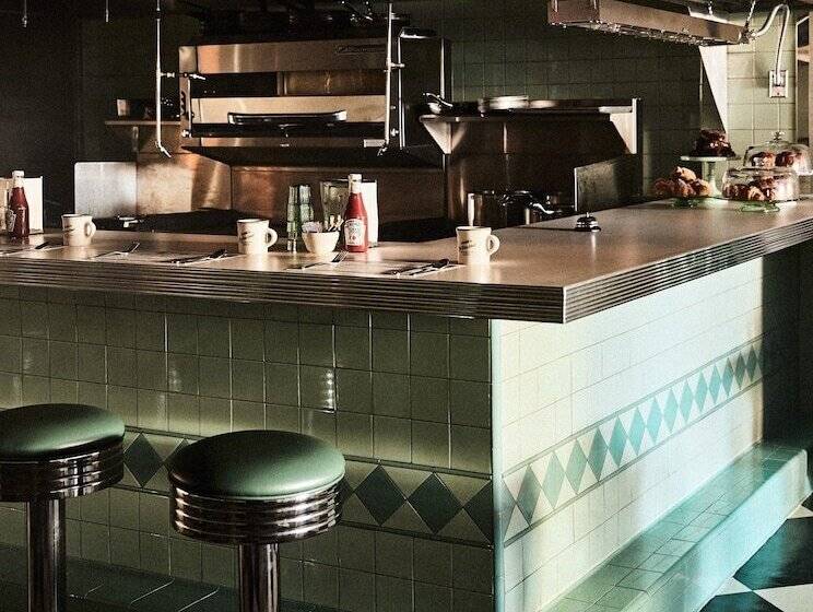 The Siren Hotel, An Ash