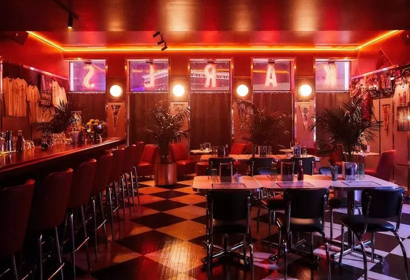 The Siren Hotel, An Ash