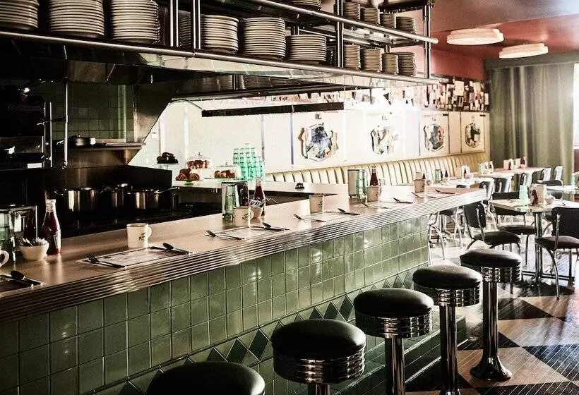 The Siren Hotel, An Ash