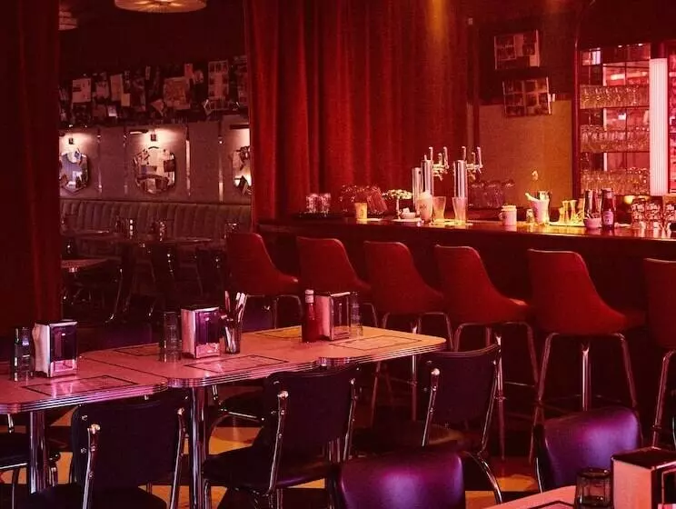 The Siren Hotel, An Ash