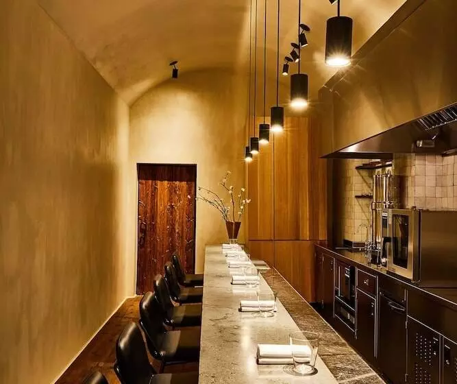 The Siren Hotel, An Ash