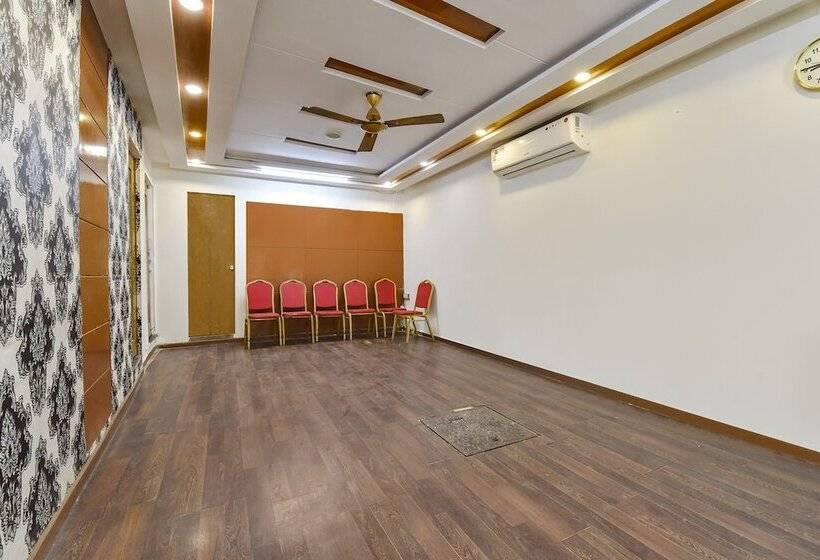 Fabhotel Crystal Inn Ii   Paldi Char Rasta