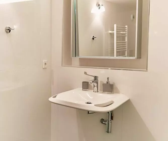 ホテル Apartments Du Louvre  Le Marais