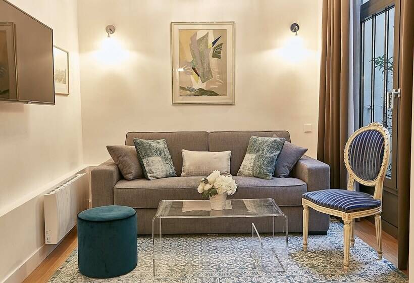 ホテル Apartments Du Louvre  Le Marais