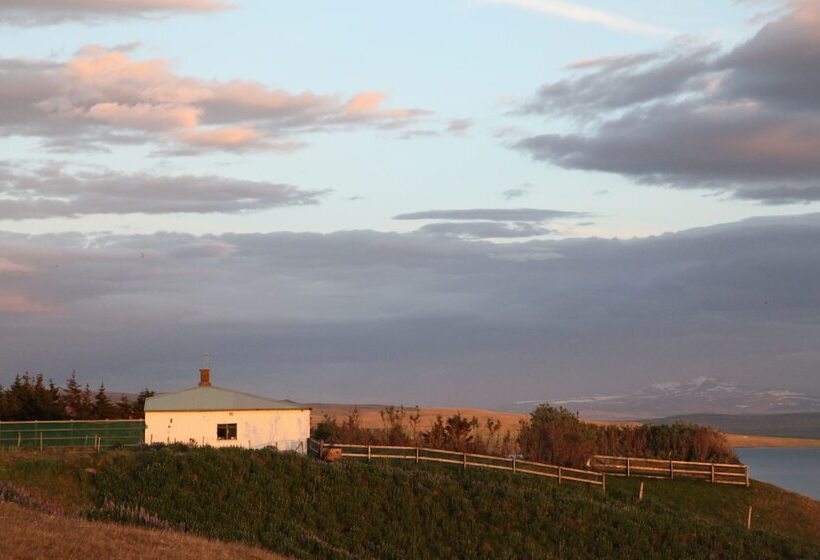 هتل Bessastadir Guesthouse