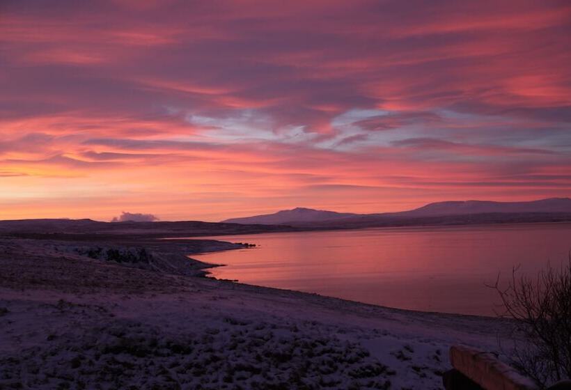 هتل Bessastadir Guesthouse