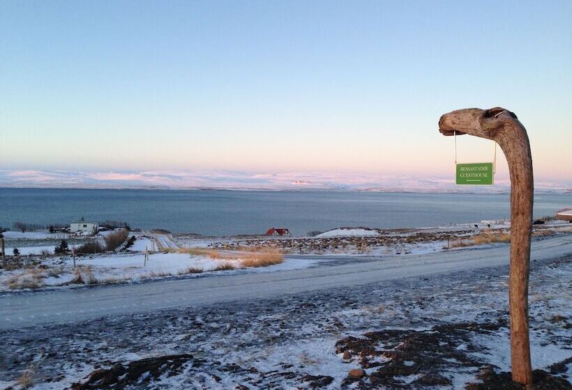 هتل Bessastadir Guesthouse