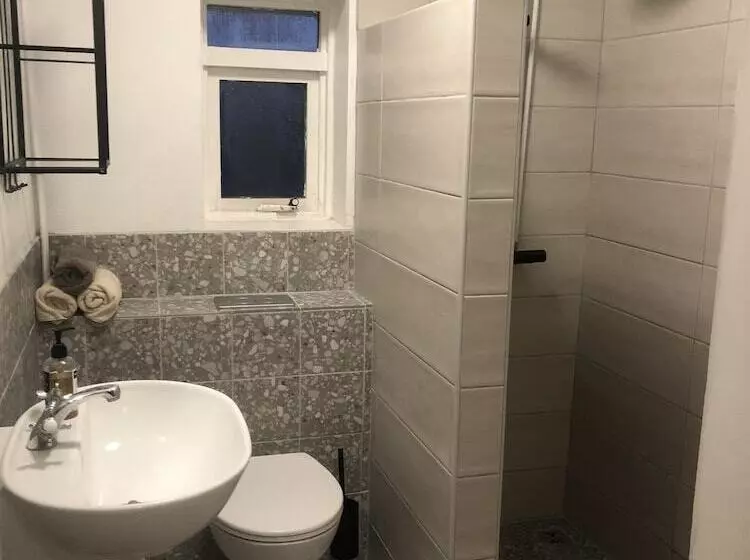 هتل Bessastadir Guesthouse