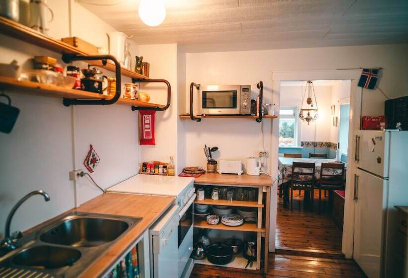 هتل Bessastadir Guesthouse