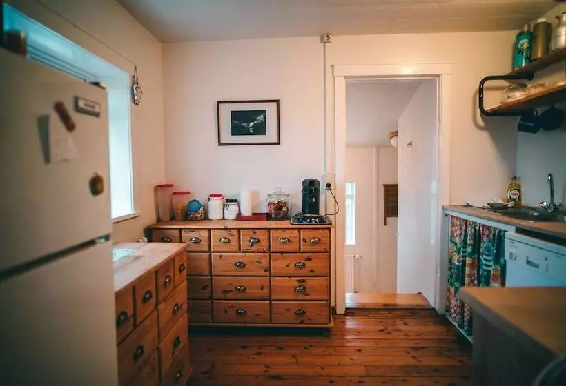 هتل Bessastadir Guesthouse
