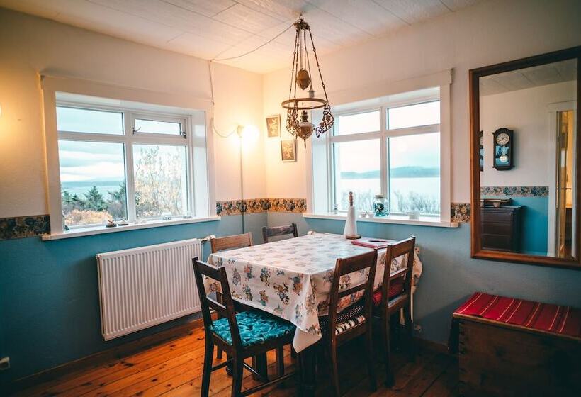 هتل Bessastadir Guesthouse