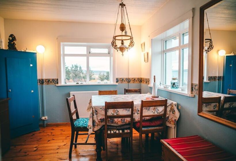 هتل Bessastadir Guesthouse