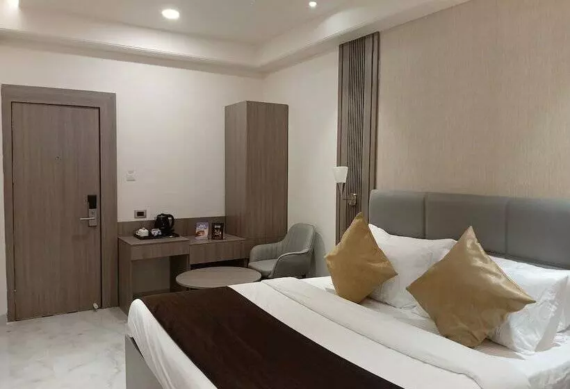 هتل M Square Premier, A Unit Of Bk Castles