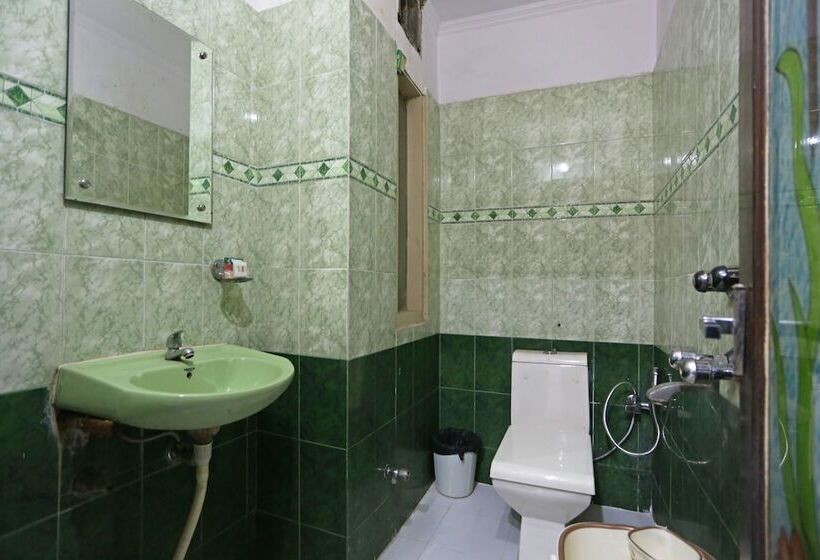 בית מלון כפרי Delhi Continental