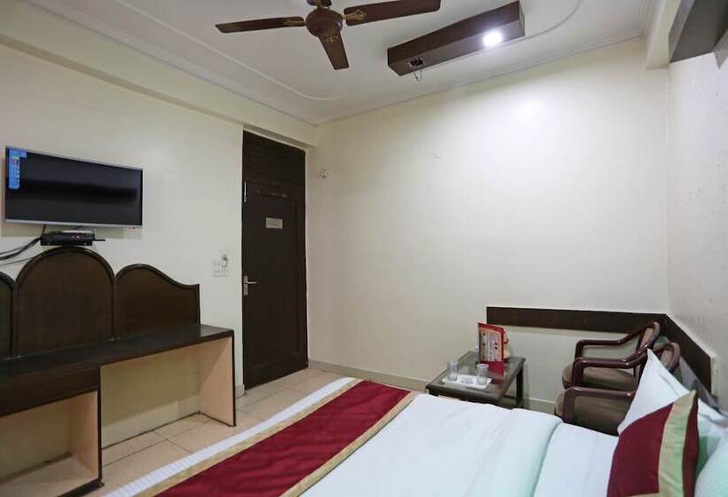 בית מלון כפרי Delhi Continental