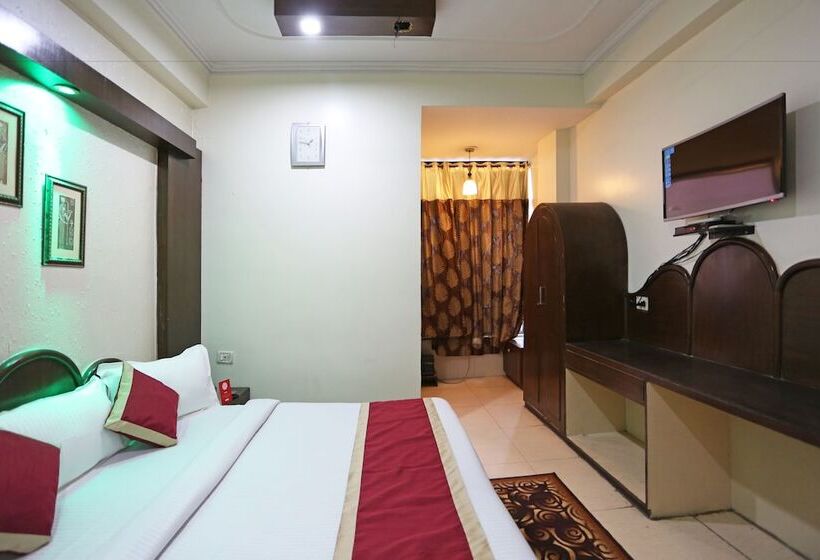 בית מלון כפרי Delhi Continental