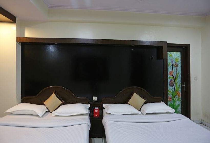 בית מלון כפרי Delhi Continental