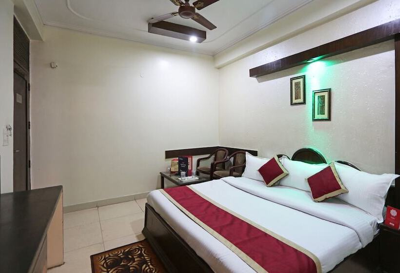 בית מלון כפרי Delhi Continental