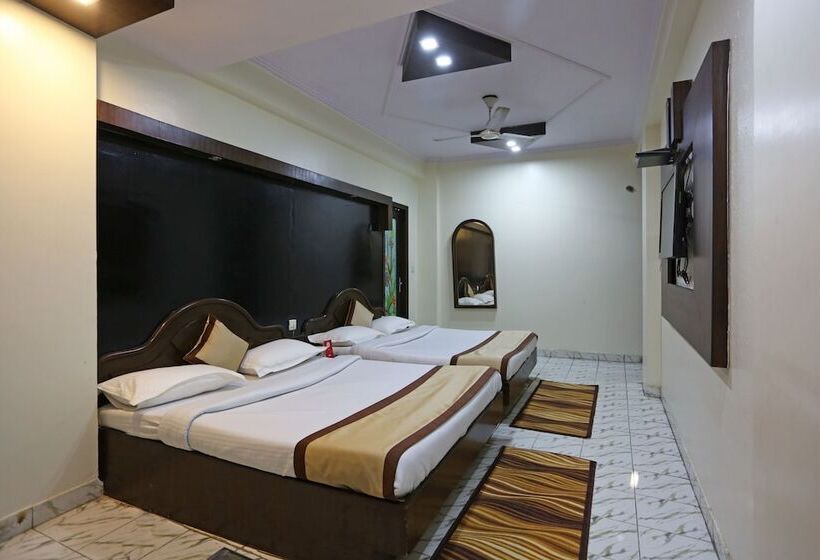 בית מלון כפרי Delhi Continental