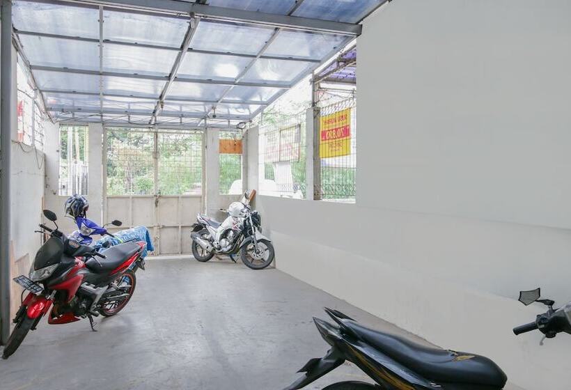 בית מלון כפרי Le Paris Syariah Residence