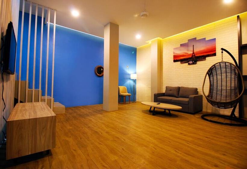 בית מלון כפרי Le Paris Syariah Residence