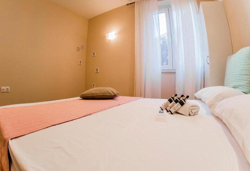 ホテル Loc Hospitality "corfu Port Suites Mantouki"