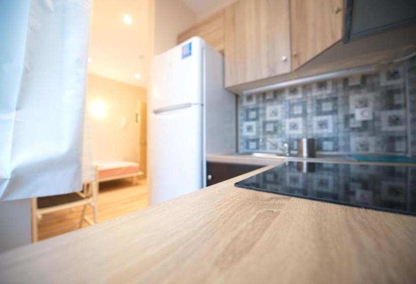 ホテル Loc Hospitality "corfu Port Suites Mantouki"