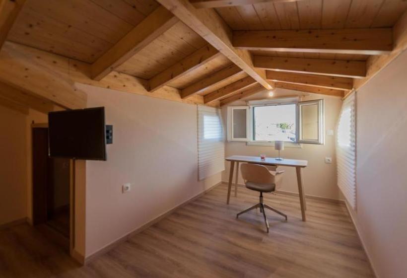 ホテル Loc Hospitality "corfu Port Suites Mantouki"