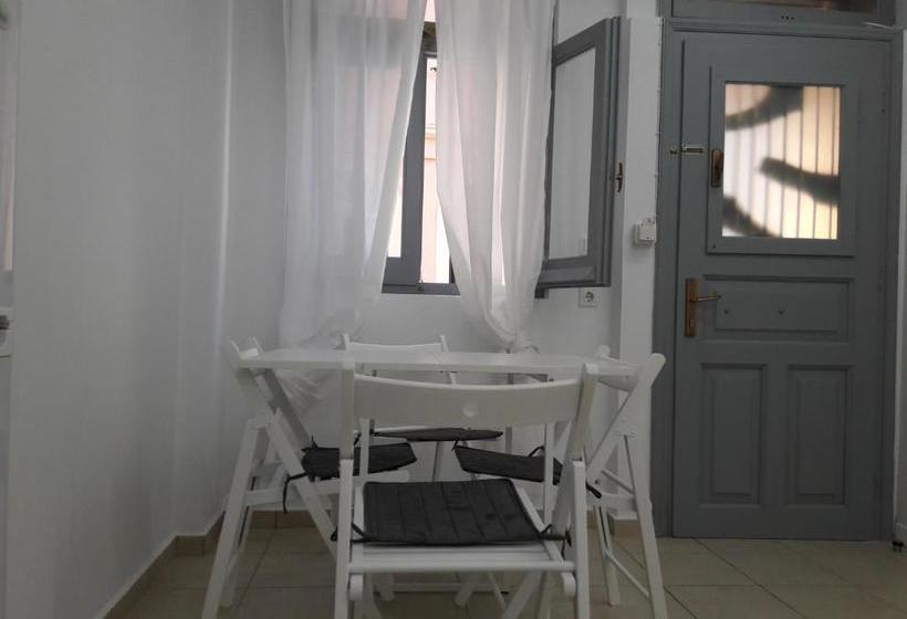 ホテル Loc Hospitality "corfu Port Suites Mantouki"