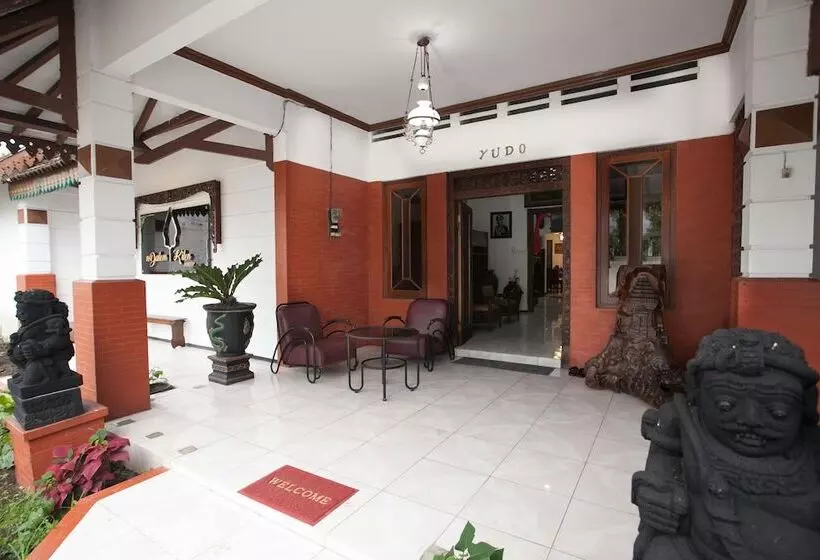 Hotelli Reddoorz Near Brawijaya University